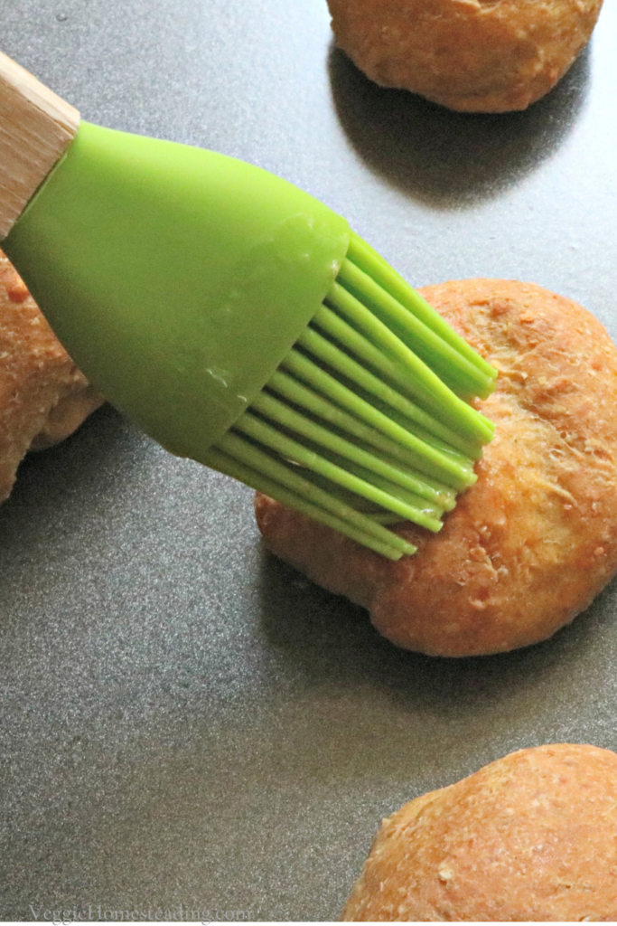 Garlic Parmesan Poppers are chewy, buttery and full of flavor. 