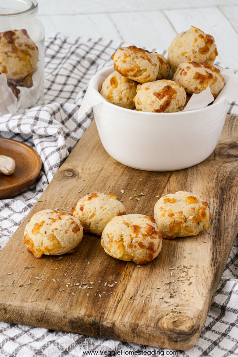 These Nutritious Cheese Buns are a tasty and healthy snack made with almond flour, eggs, mozzarella cheese, and a variety of seasonings.